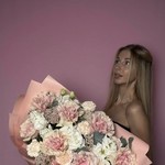 Nika, 33